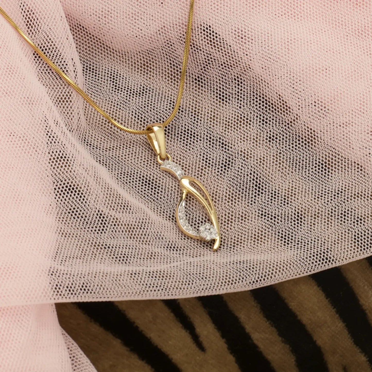 Twist Drop Diamond Pendant